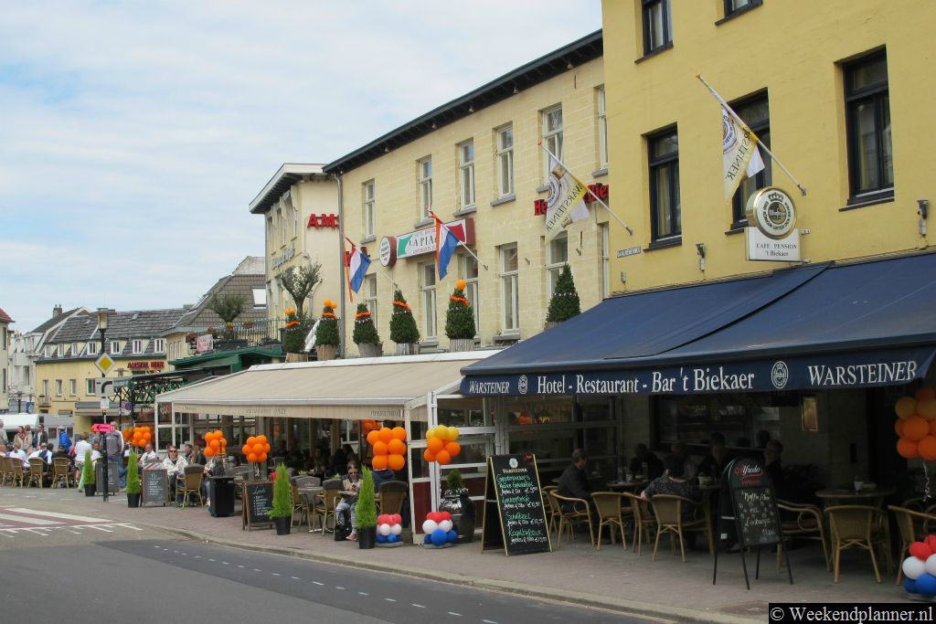 Café t'Biekaer en Hotel Restaurant La Piazza liggen in de Daalhemerweg achter het kasteel in het centrum van Valkenburg.Tip: Reserveer dit hotel in Valkenburg.